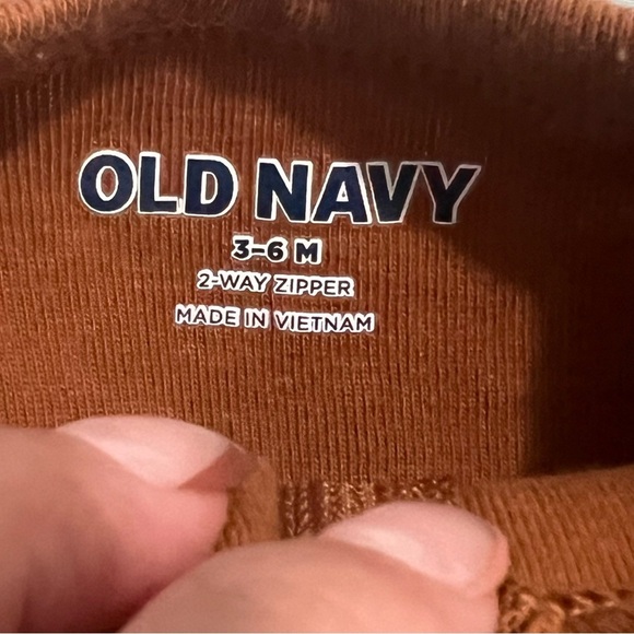 Old Navy brown bear footed sleeper with hand mits (Size 3-6Months) - Picture 5 of 5